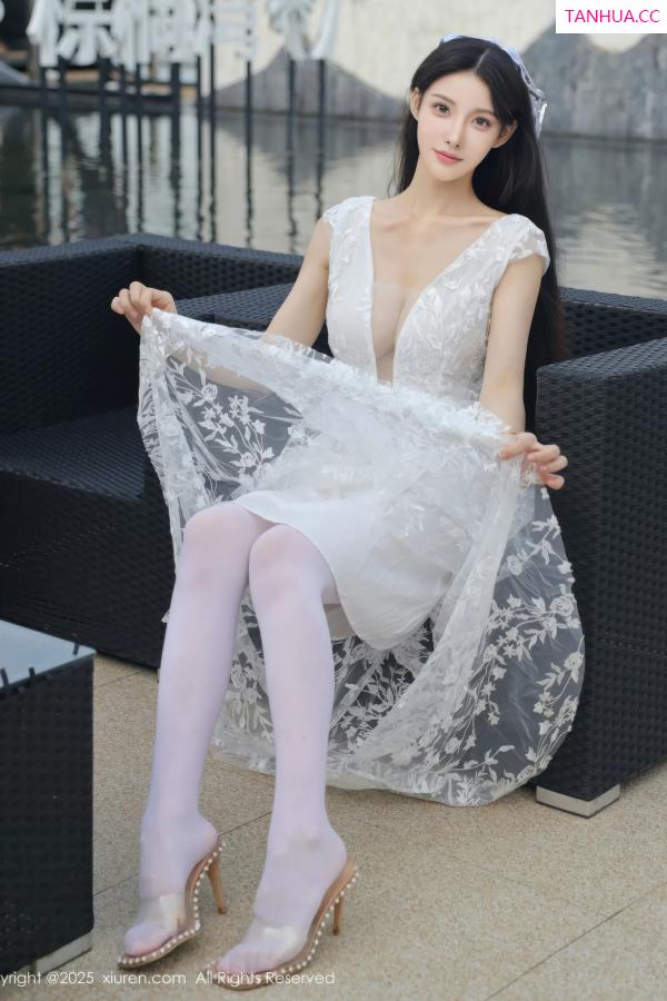   [XiuRen]高清写真图 2025.08.18 No.10661 梨霜儿 白色婚纱第21张图片